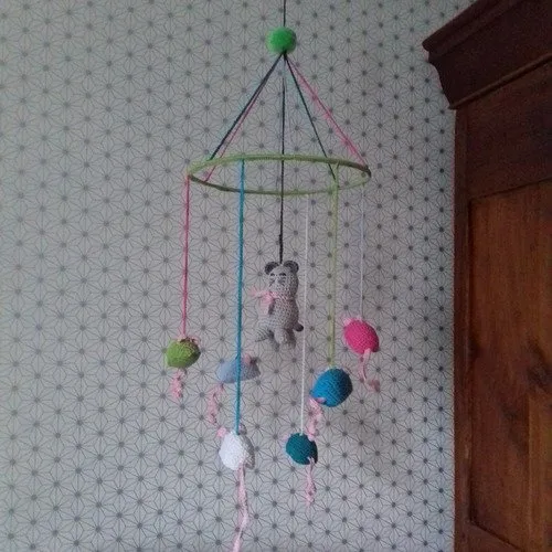 Mobile pour bébé multicolore