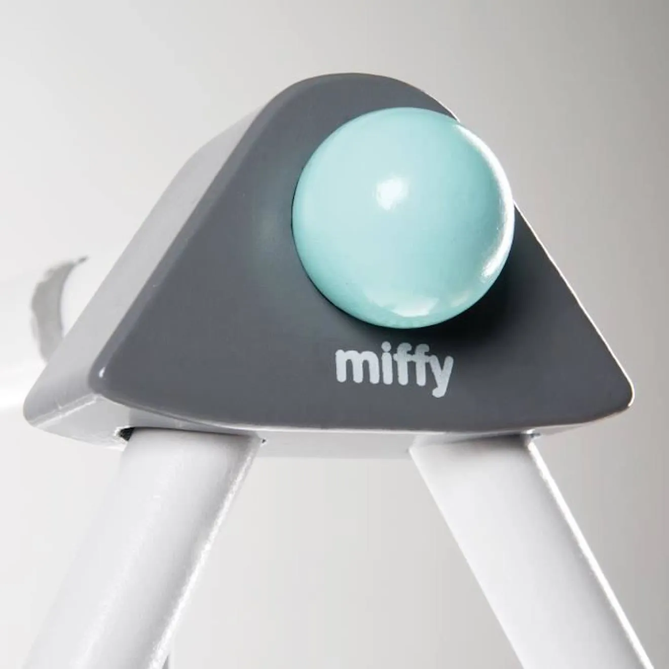 Portique d'Éveil en Bois pour Bébé miffy® - ROBA - Avec 3 Pendentifs - Blanc/Gris blanc - Roba